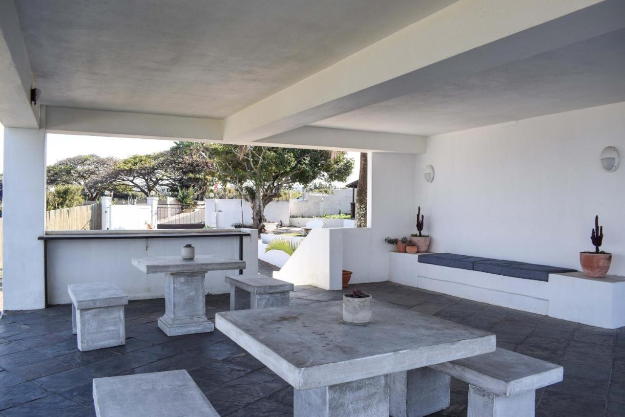 Santorini Guesthouse Amanzimtoti Exterior foto